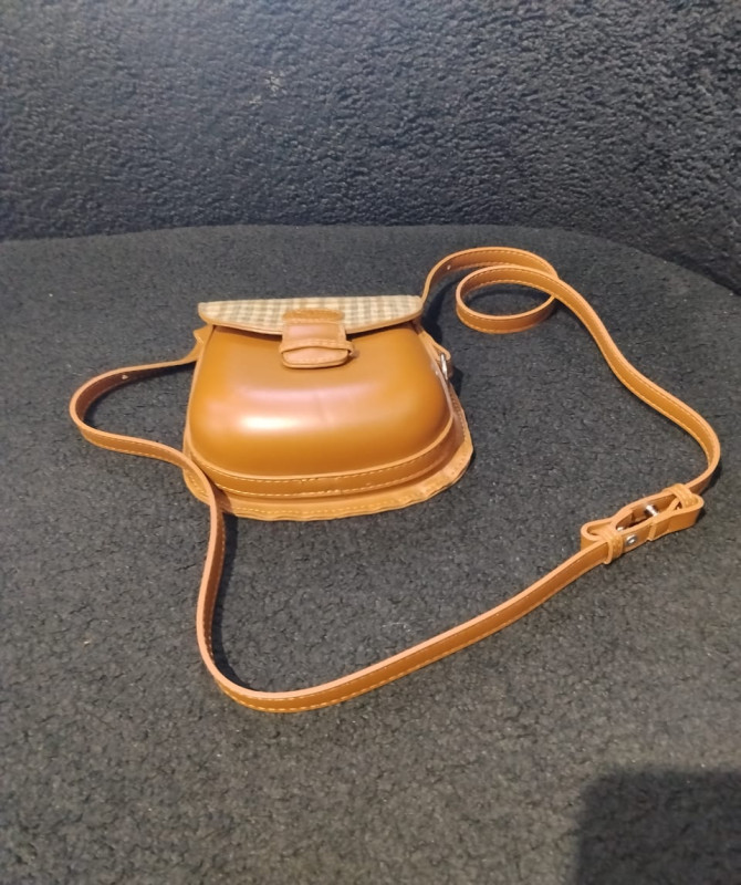 Small leather bag